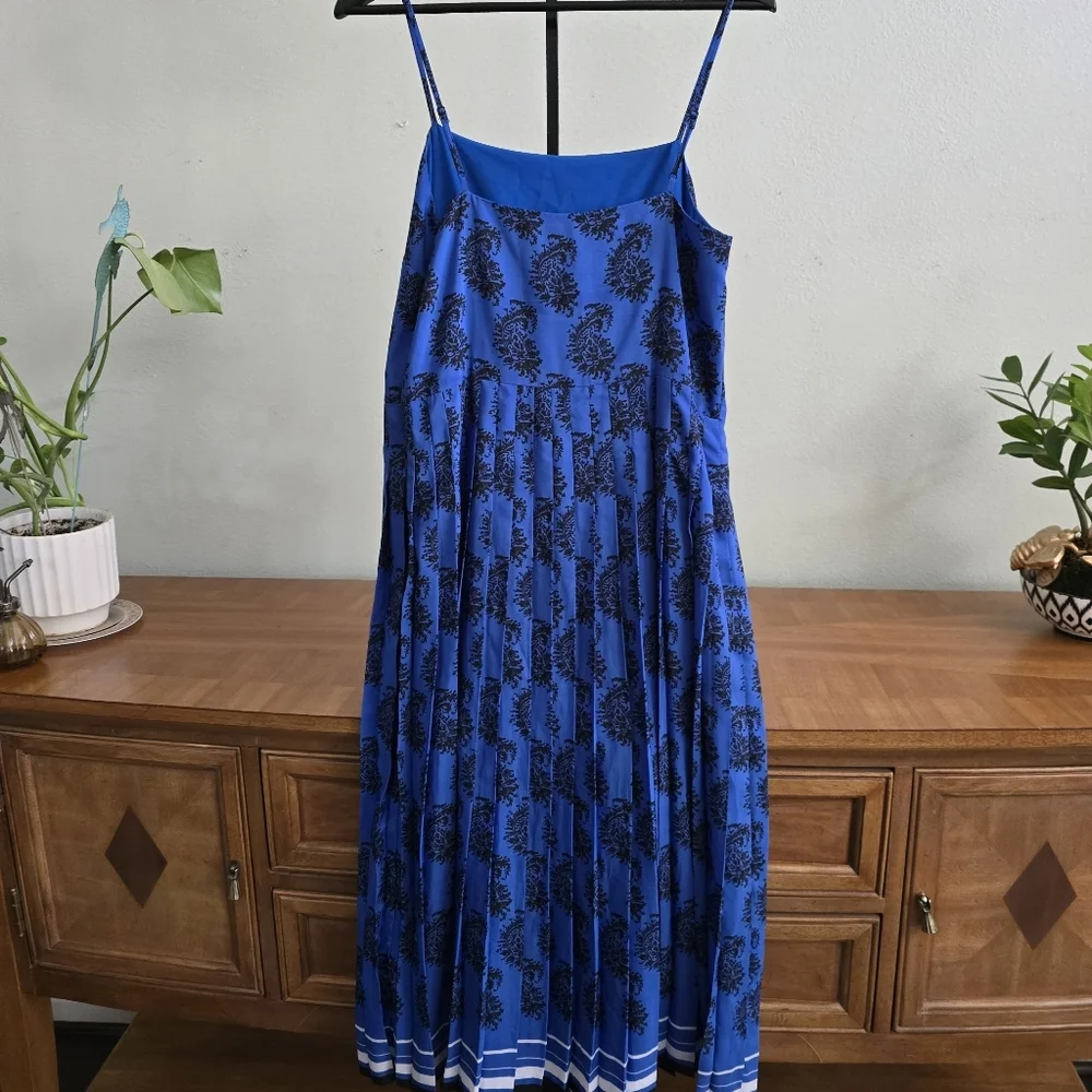 Banana Republic Blue Paisley Pleated Midi Dress | Size 6 - Picture 4 of 5